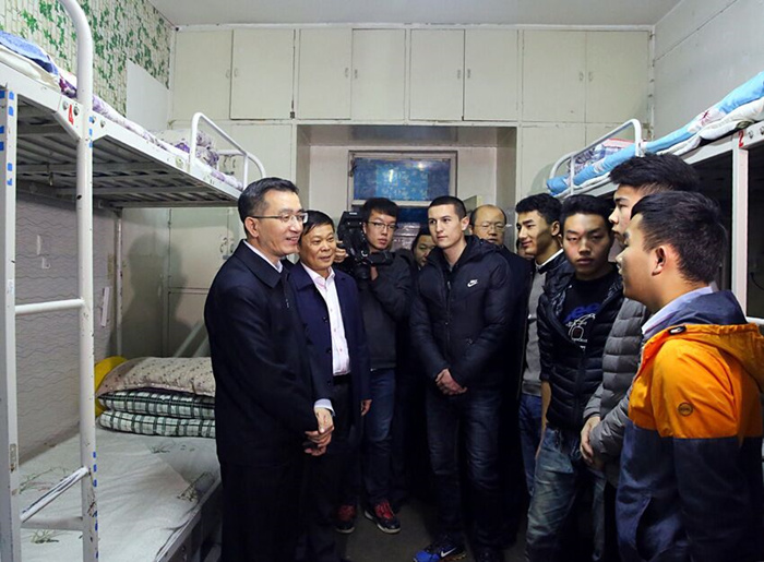 �޶������½�ʦ����ѧ��������ʮ�Ŵ��� ��ʵ���л�����ΰ����...